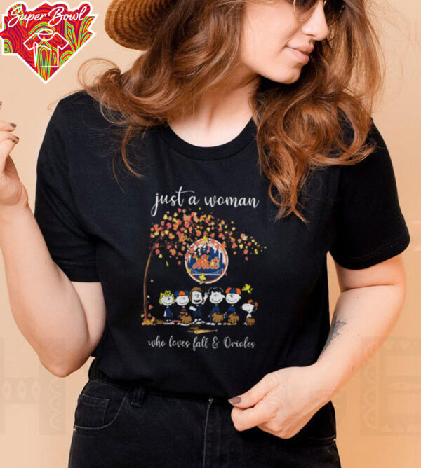 MLB New York Mets Peanuts Characters Just A Woman Who Loves Fall & Mets Baseball Shirt