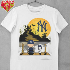 New York Yankees Snoopy And Charlie Brown Sit Under Moon Peanuts Halloween Shirt