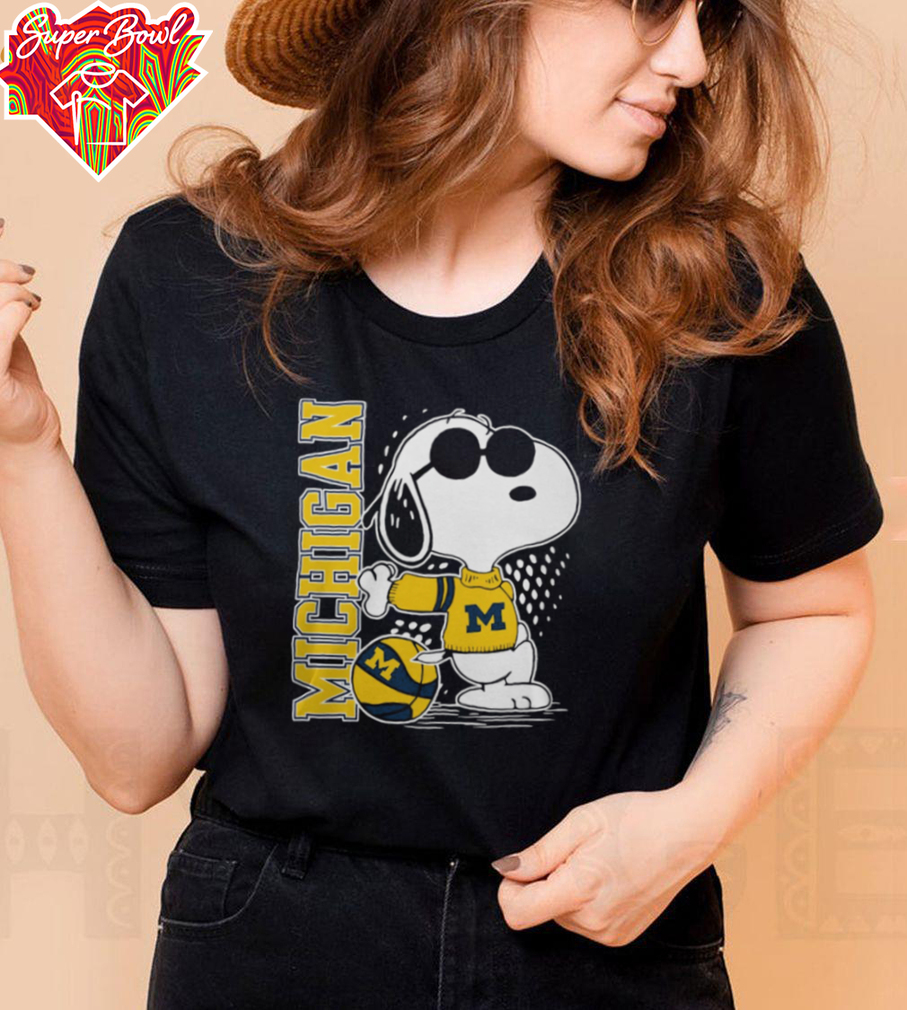 Peanuts Snoopy Michigan Wolverines Basketball 2025 Shirt Peanuts Snoopy Michigan Wolverines Basketball 2025 Shirt