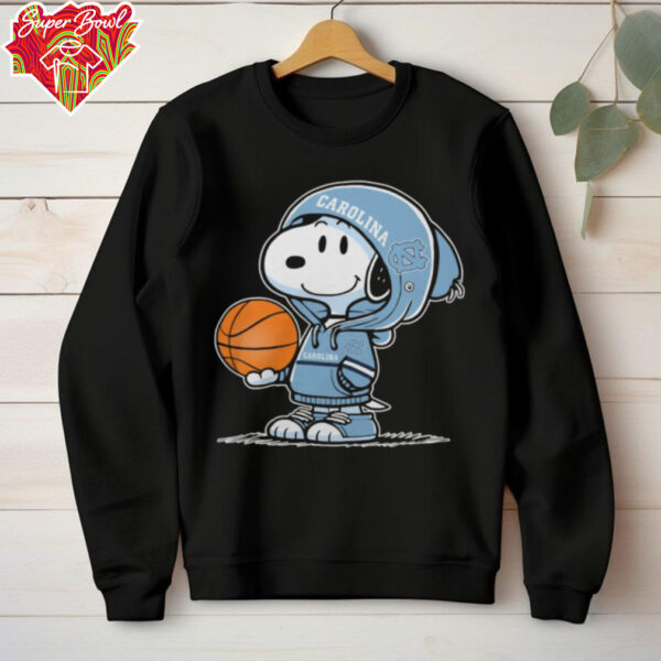 Snoopy Wearing North Carolina Tar Heels Basketball Shirt